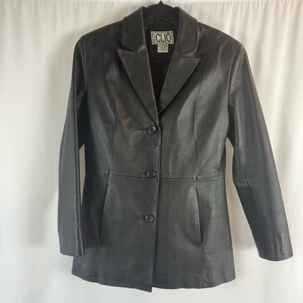 CLIO 100% Leather Jacket Black
Collared Buttons Pockets Lined Size:8